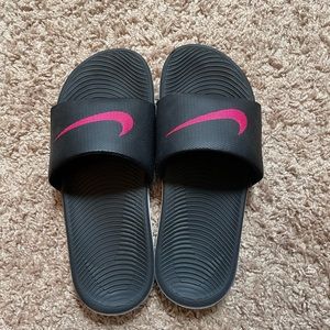 Size 7 Nike Slides